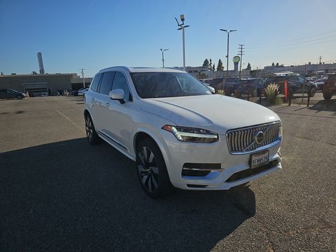 Used 2023 Volvo XC90 T8 Ultimate w/ Lounge Package AWD/4WD image 2