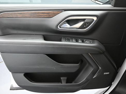 Used 2023 Chevrolet Suburban Premier AWD/4WD image 17