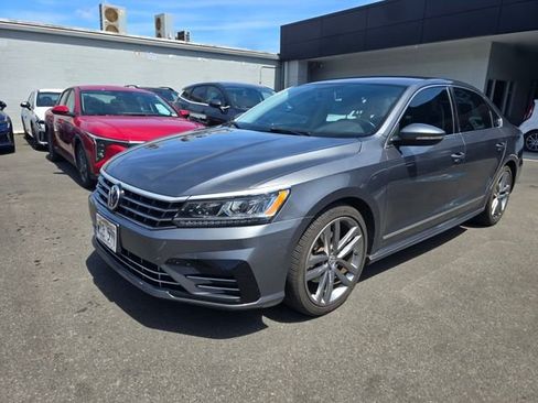 Used 2016 Volkswagen Passat 1.8T R-Line w/ R-Line Lighting Package FWD image 12