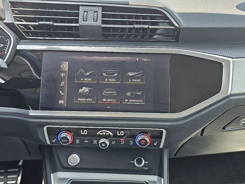 Used 2020 Audi Q3 2.0T Premium Plus w/ Premium Plus Package image 36