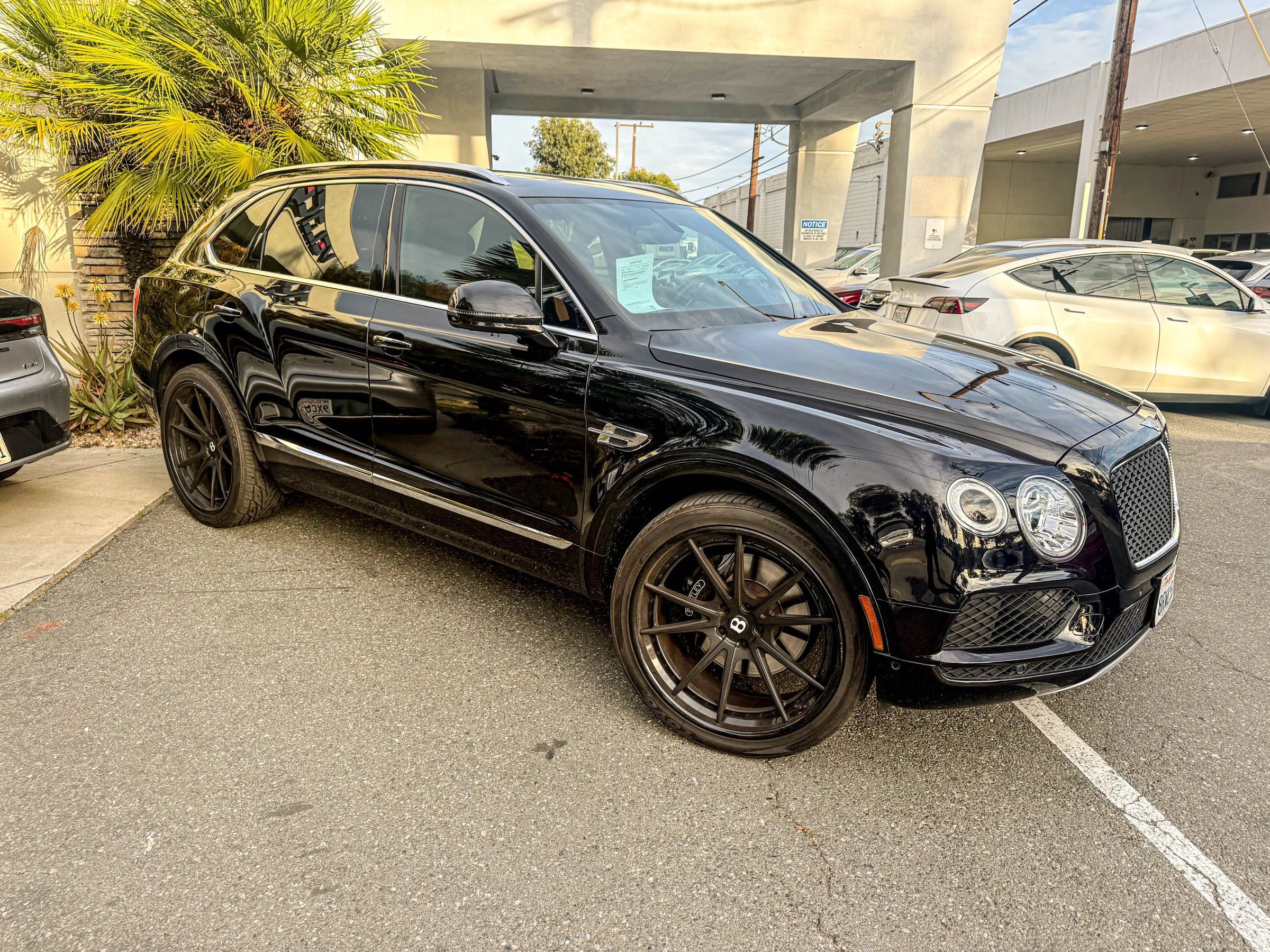 Used 2020 Bentley Bentayga AWD/4WD image 2