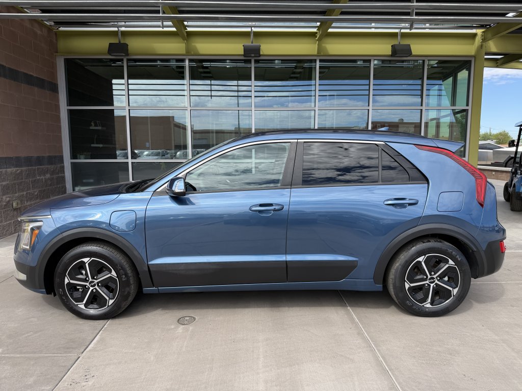 Used 2023 Kia Niro EX FWD image 7