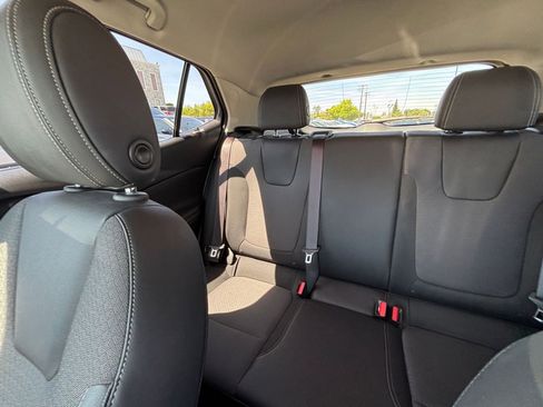 Used 2025 Buick Encore GX Preferred FWD image 38