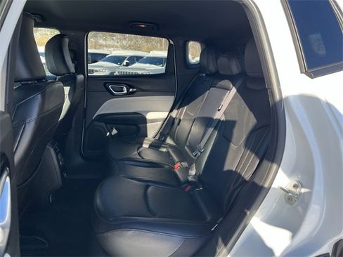 Used 2024 Jeep Compass Limited image 17