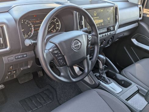 Used 2025 Nissan Frontier SV w/ Tow Package AWD/4WD image 10
