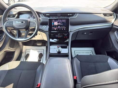 Certified 2025 Jeep Grand Cherokee L Laredo AWD/4WD image 18