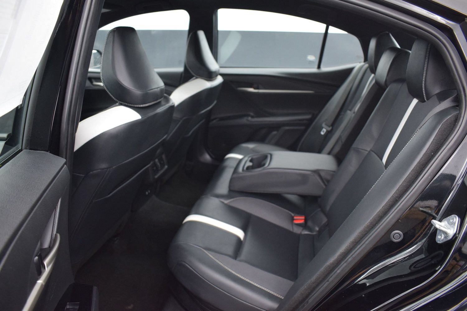 Used 2025 Toyota Camry SE FWD image 12