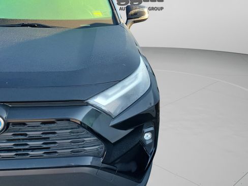Used 2022 Toyota RAV4 XLE Premium image 18