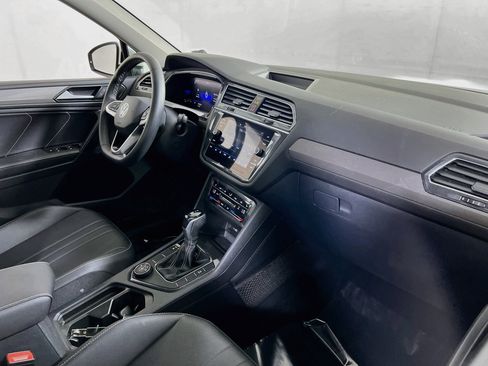 Used 2023 Volkswagen Tiguan SE AWD/4WD image 27