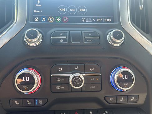 Used 2022 GMC Sierra 1500 SLT w/ SLT Premium Package AWD/4WD image 16