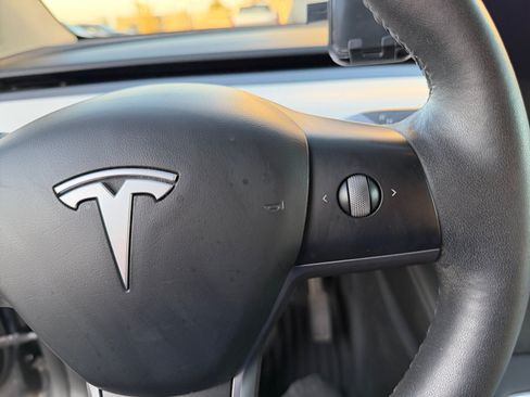 Used 2023 Tesla Model Y 2WD image 18