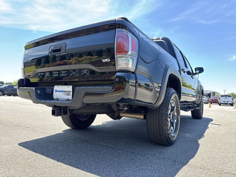 Used 2023 Toyota Tacoma TRD Off-Road w/ Technology Package AWD/4WD image 10