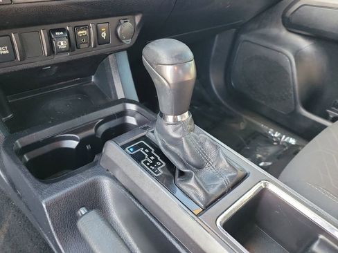 Used 2018 Toyota Tacoma TRD Sport image 23