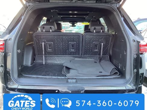 Used 2023 Chevrolet Traverse Premier image 11