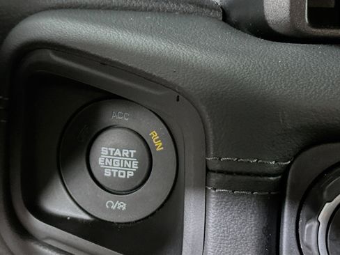 Used 2025 Jeep Wrangler Unlimited Rubicon 4xe w/ Convenience Group image 19