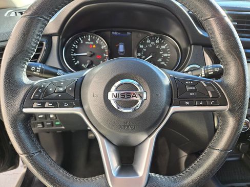 Used 2020 Nissan Rogue SV image 23