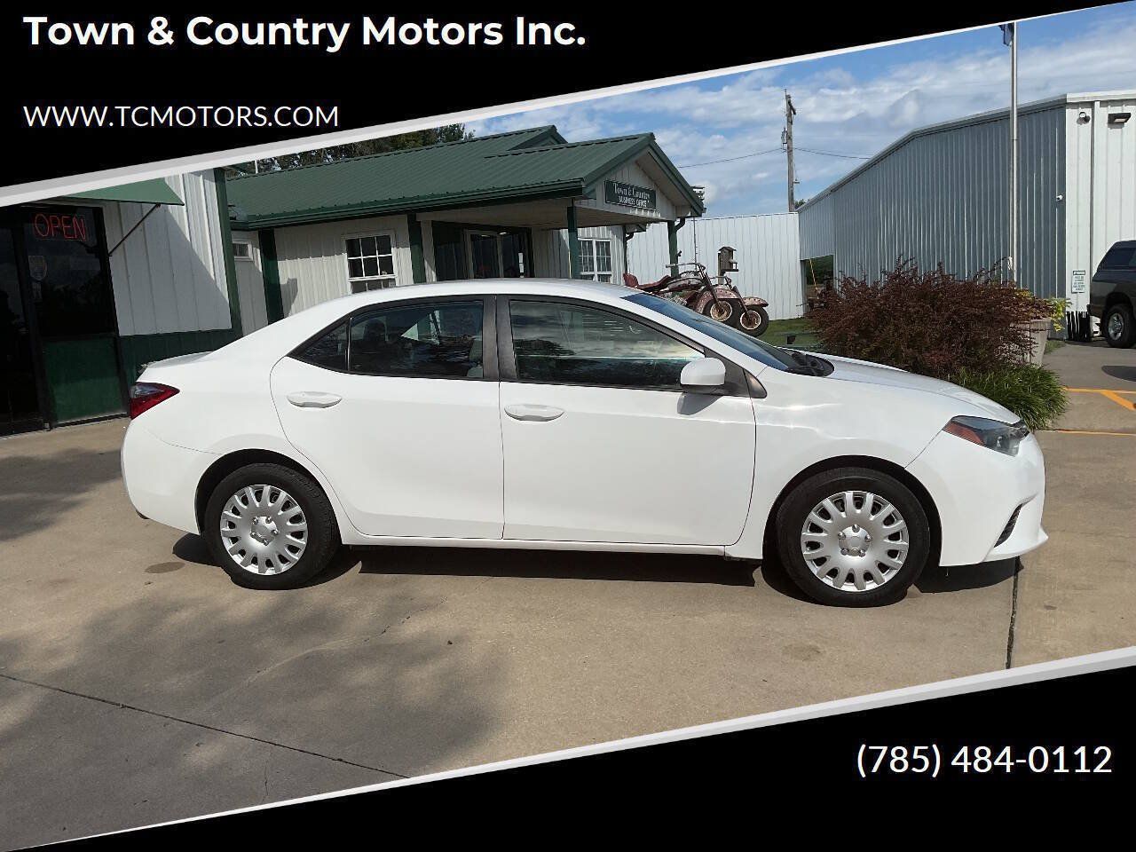 Used 2016 Toyota Corolla LE FWD image 1
