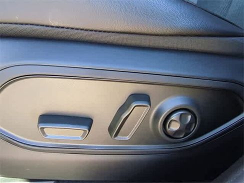 New 2025 Jeep Grand Cherokee Altitude image 17