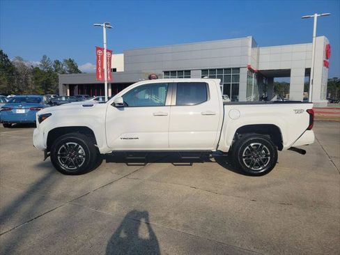 Certified 2025 Toyota Tacoma TRD Sport image 2