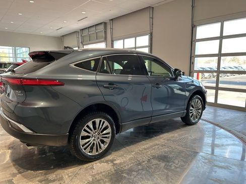 Certified 2021 Toyota Venza XLE w/ Softex Package image 9