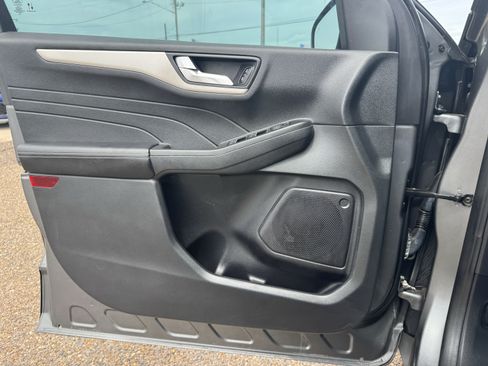 Used 2022 Ford Escape SEL FWD image 19