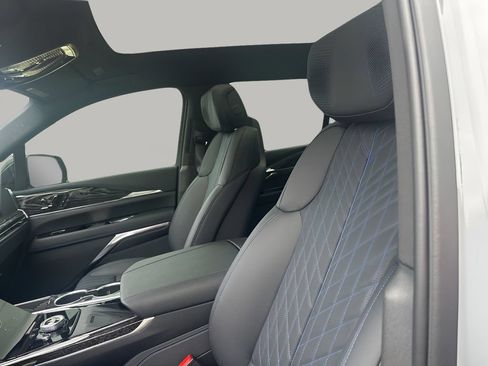 New 2026 Cadillac Escalade IQ Luxury 1 w/ LPO, Floor Liner Package AWD/4WD image 28