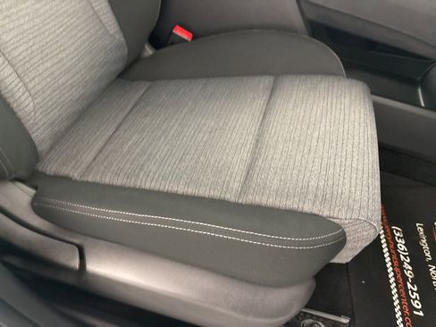 Used 2023 Nissan Rogue SV FWD image 27