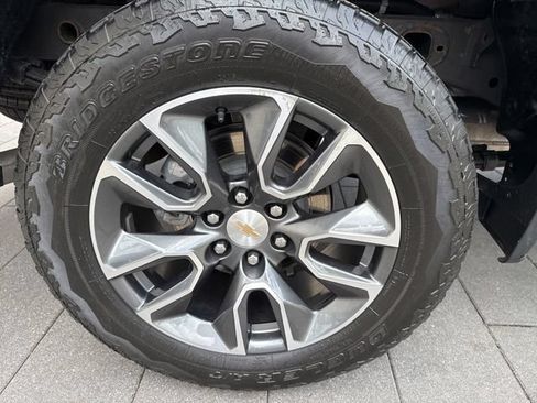 Used 2024 Chevrolet Silverado 1500 LT AWD/4WD image 10