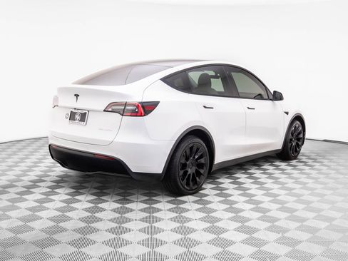 Used 2021 Tesla Model Y Long Range image 5