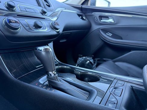 Used 2019 Chevrolet Impala Premier w/ Premier Convenience Package image 19