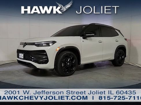Used 2025 Volkswagen Tiguan SE R-Line AWD/4WD image 4