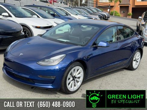 Used 2023 Tesla Model 3 Standard Range image 1