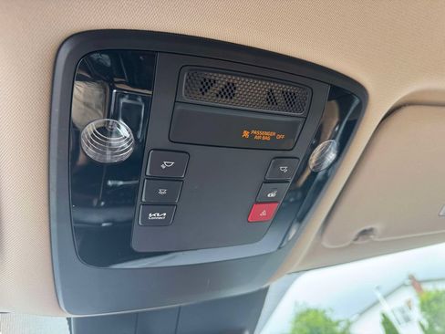 Used 2024 Kia Carnival EX FWD image 29