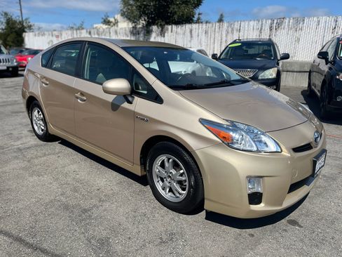 Used 2010 Toyota Prius Five image 1