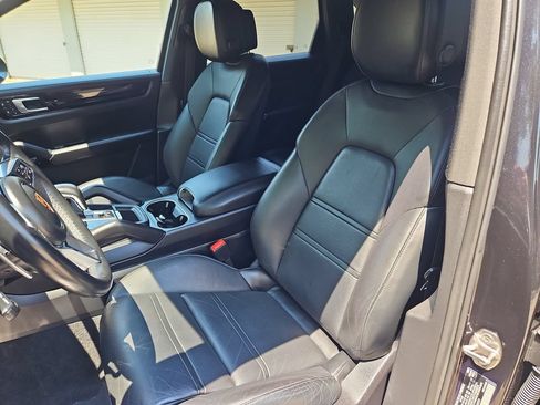 Certified 2022 Porsche Cayenne AWD/4WD image 5