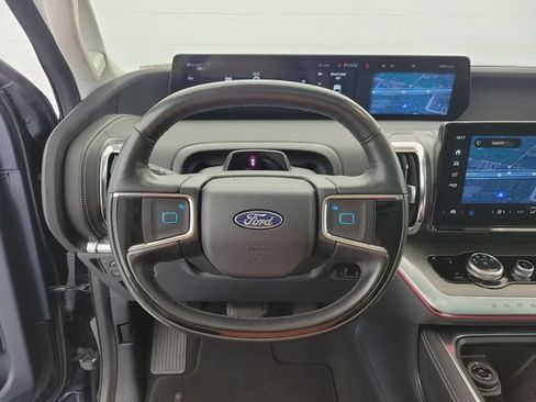 Used 2025 Ford Expedition Platinum AWD/4WD image 23