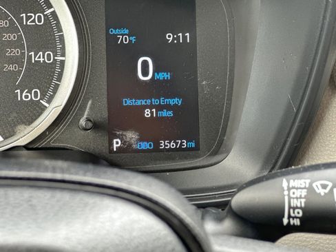 Used 2022 Toyota Corolla LE image 31