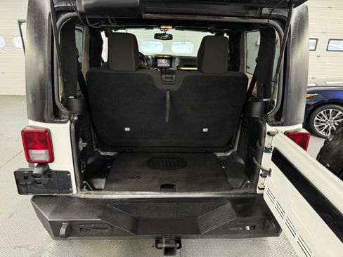 Used 2015 Jeep Wrangler Rubicon w/ Dual Top Group AWD/4WD image 29