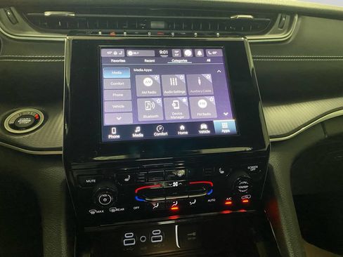 Used 2023 Jeep Grand Cherokee Altitude AWD/4WD image 11