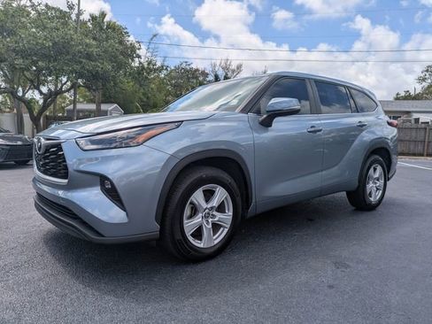 Used 2023 Toyota Highlander LE FWD image 8