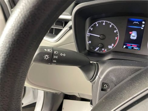 Used 2025 Toyota Corolla Cross L image 12