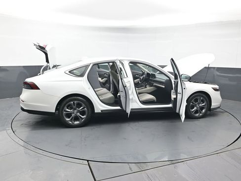 Used 2023 Honda Accord EX image 52