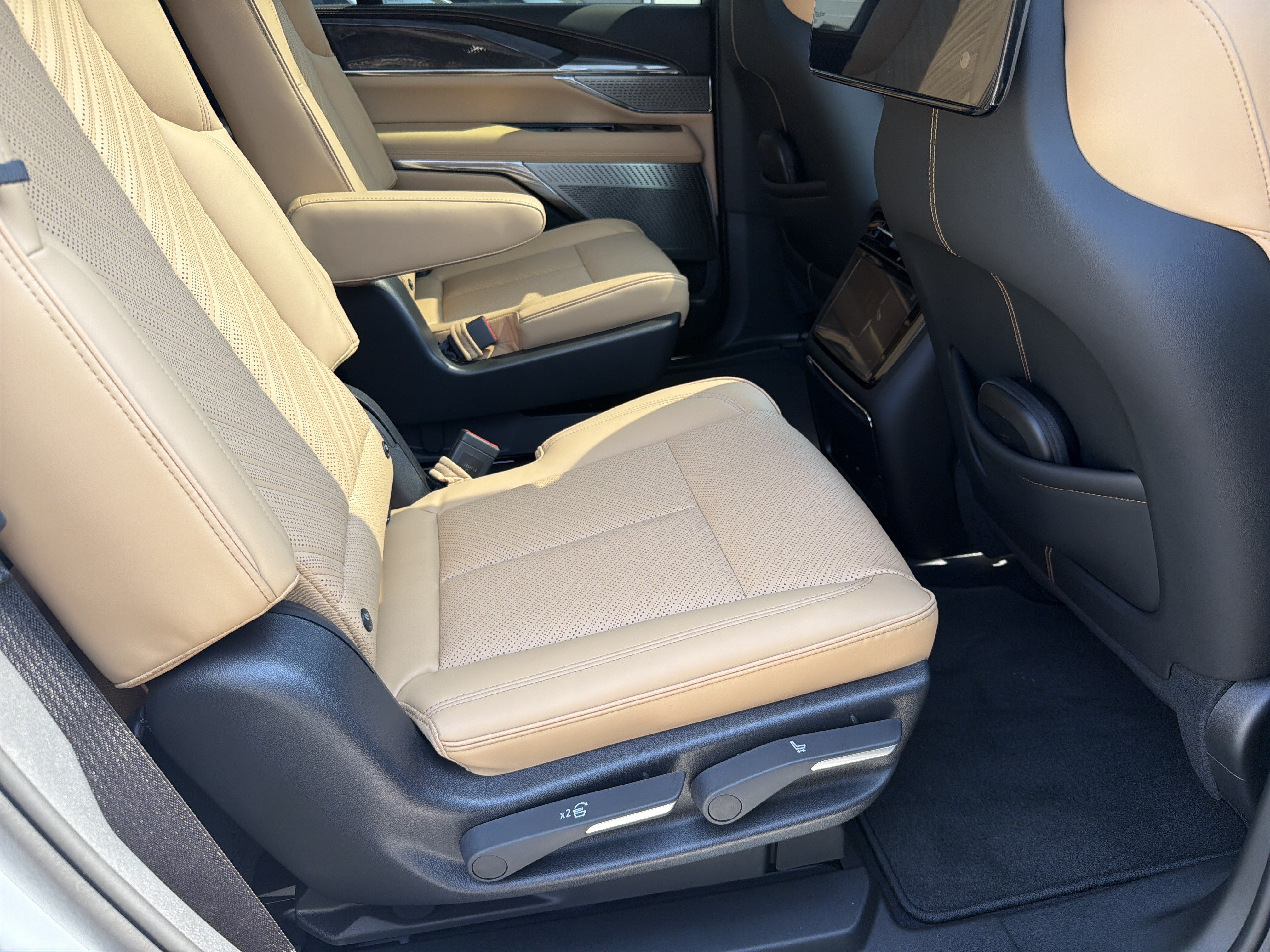 New 2026 Cadillac Escalade IQ Luxury 2 AWD/4WD image 16