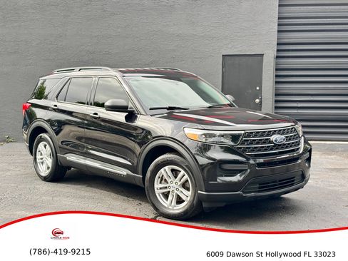 Used 2024 Ford Explorer XLT AWD/4WD image 1