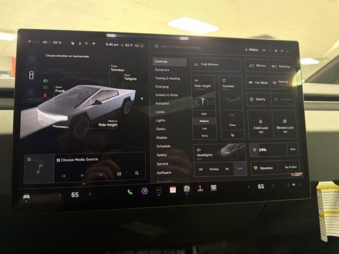 Used 2025 Tesla Cybertruck AWD Crew Cab image 57