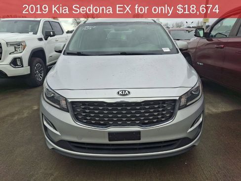 Used 2019 Kia Sedona EX image 3