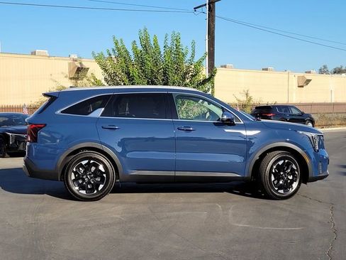 New 2026 Kia Sorento S w/ S Panoramic Sunroof Package image 4
