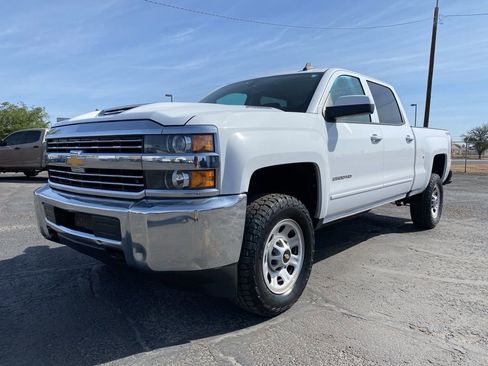 Used 2018 Chevrolet Silverado 2500 LT AWD/4WD image 2