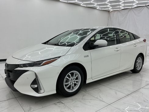 Used 2020 Toyota Prius Prime Limited FWD image 6