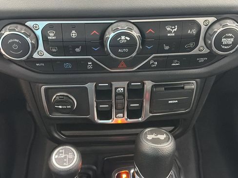 Used 2025 Jeep Wrangler Unlimited Sahara w/ Safety Group AWD/4WD image 23